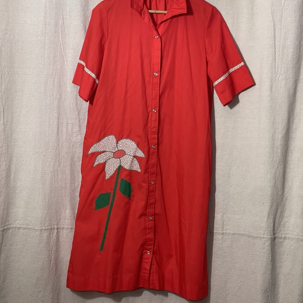 Vintage Red House Dress Snap Front Flower Appliqué Lounge Robe 60s 70s MuuMuu‎